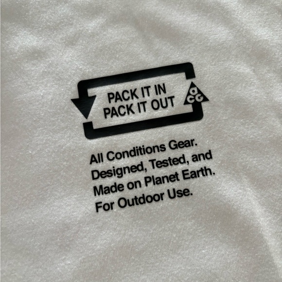 Nike ACG Recycle T-Shirt Mens Size Small - Picture 4 of 5